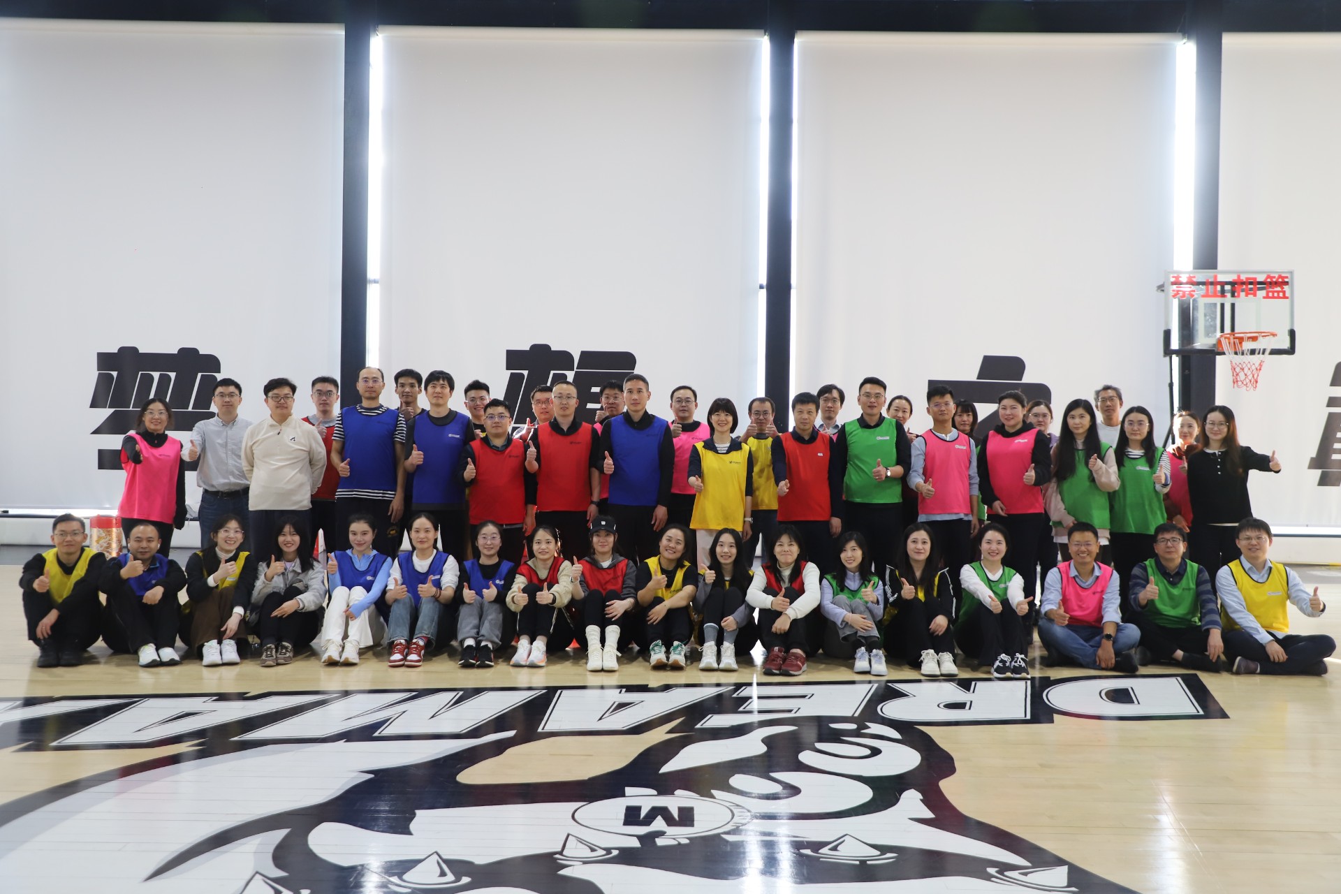 1760945821497068030.jpg 团建大合照1.jpg